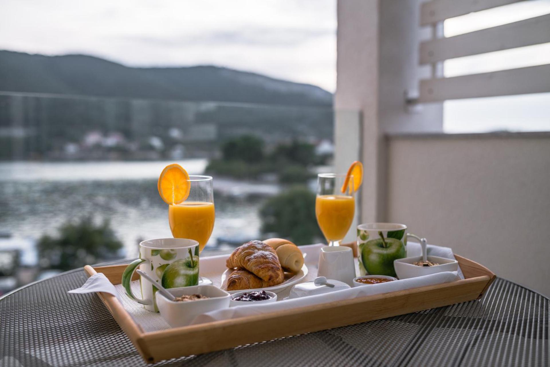 Apartments Holidays Roko Grebaštica Eksteriør bilde