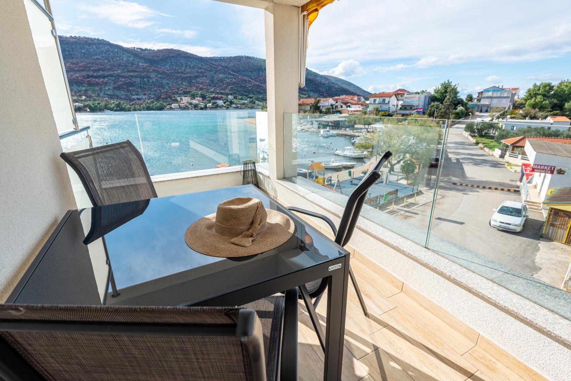 Apartments Holidays Roko Grebaštica Rom bilde