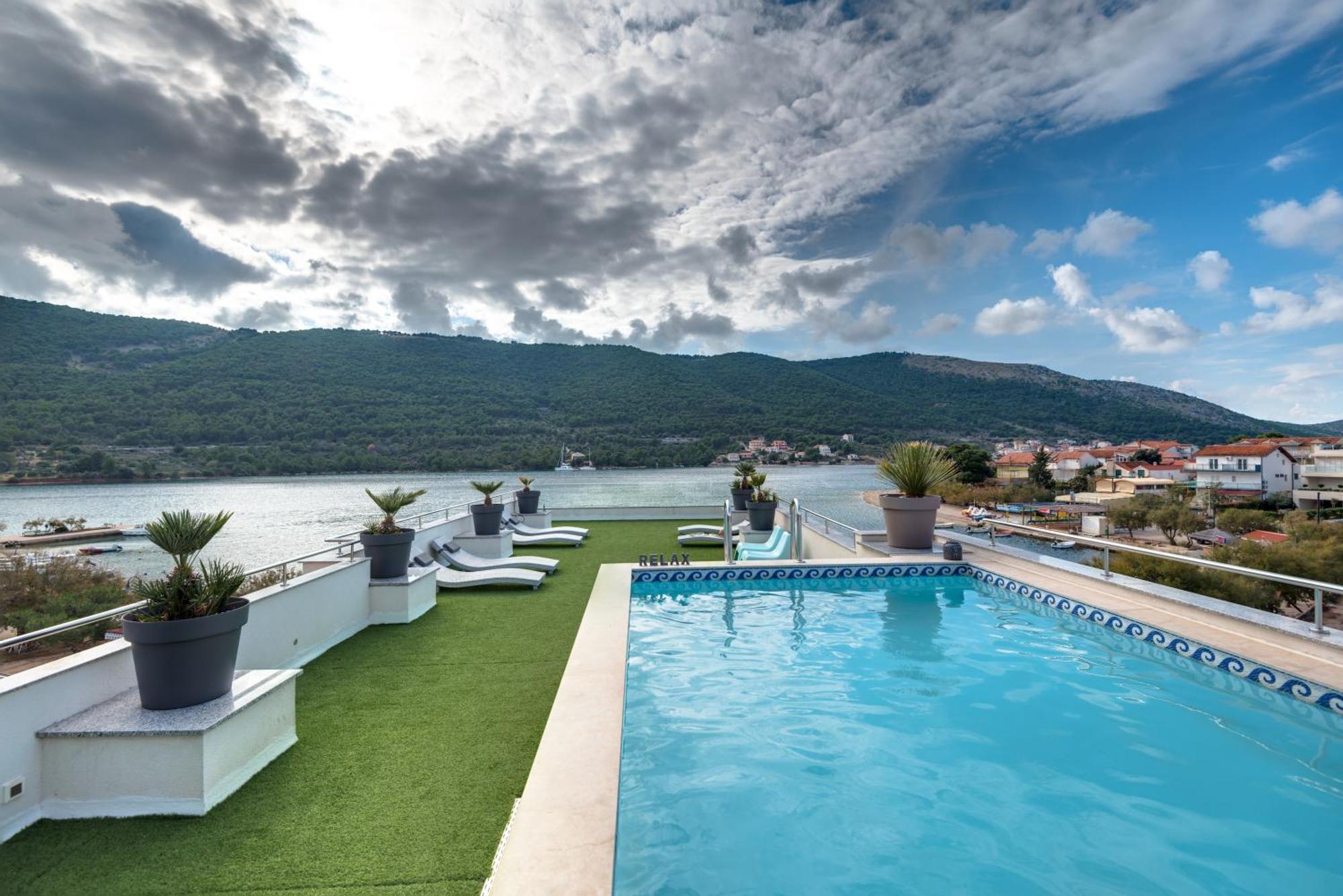 Apartments Holidays Roko Grebaštica Eksteriør bilde
