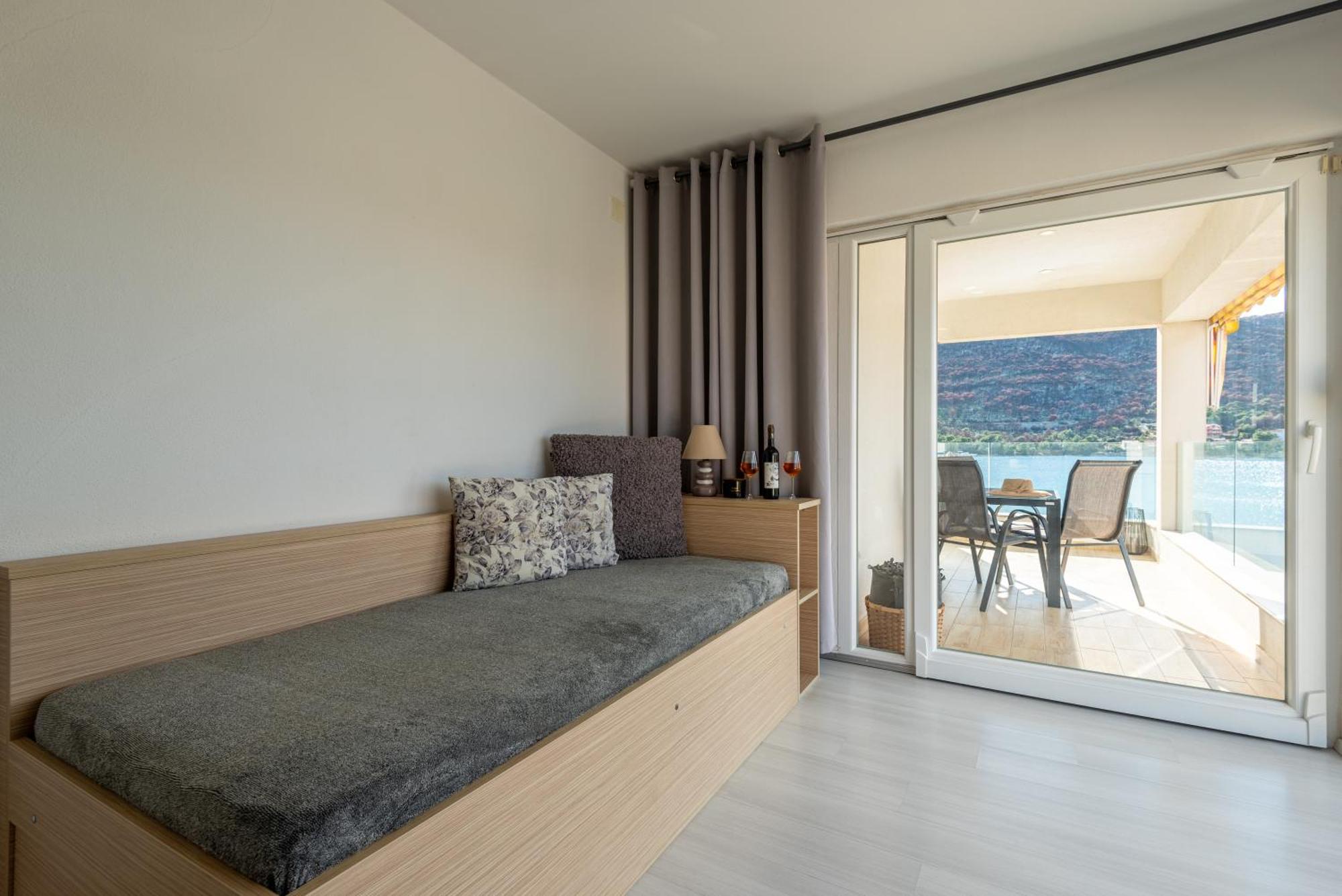 Apartments Holidays Roko Grebaštica Rom bilde