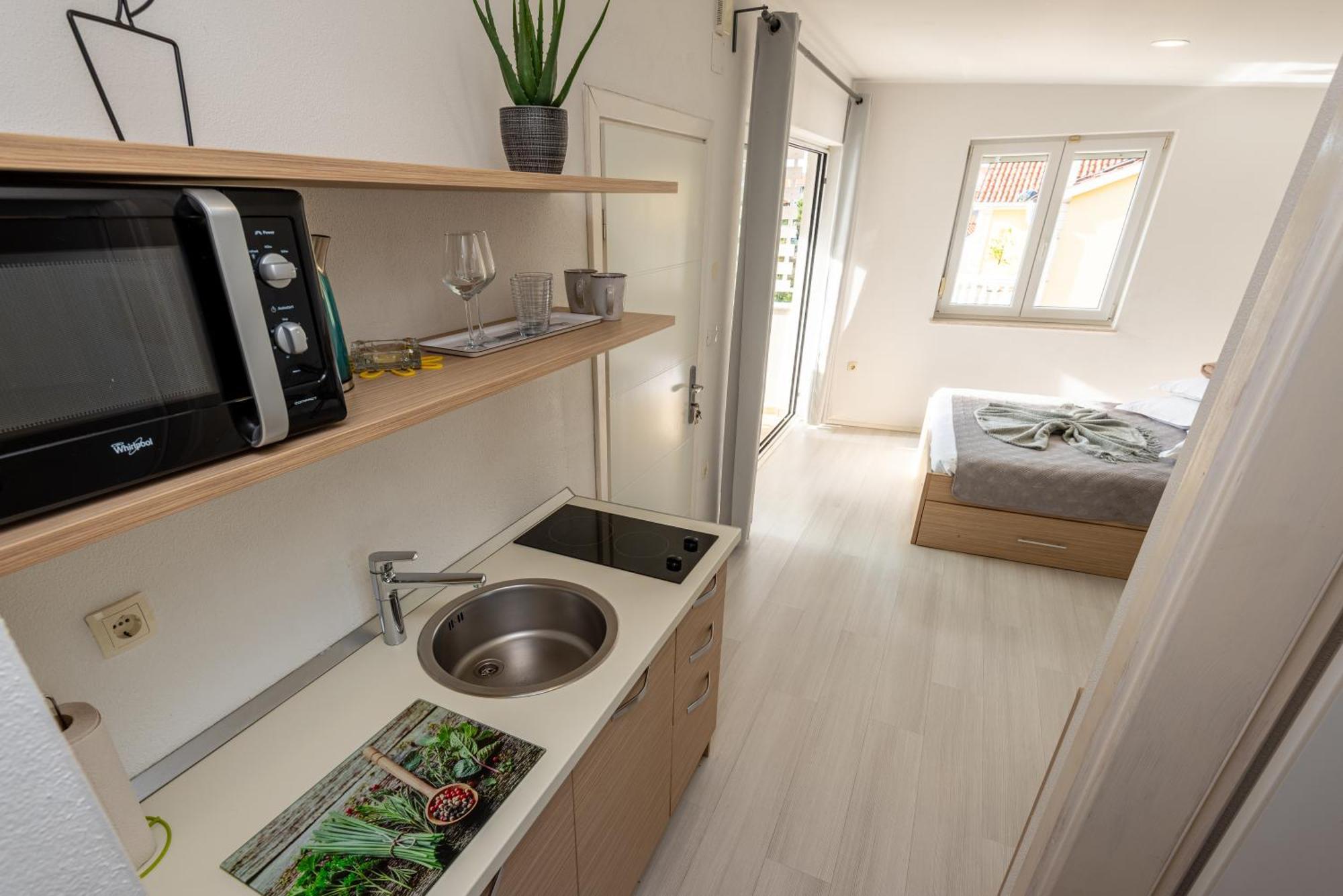 Apartments Holidays Roko Grebaštica Rom bilde