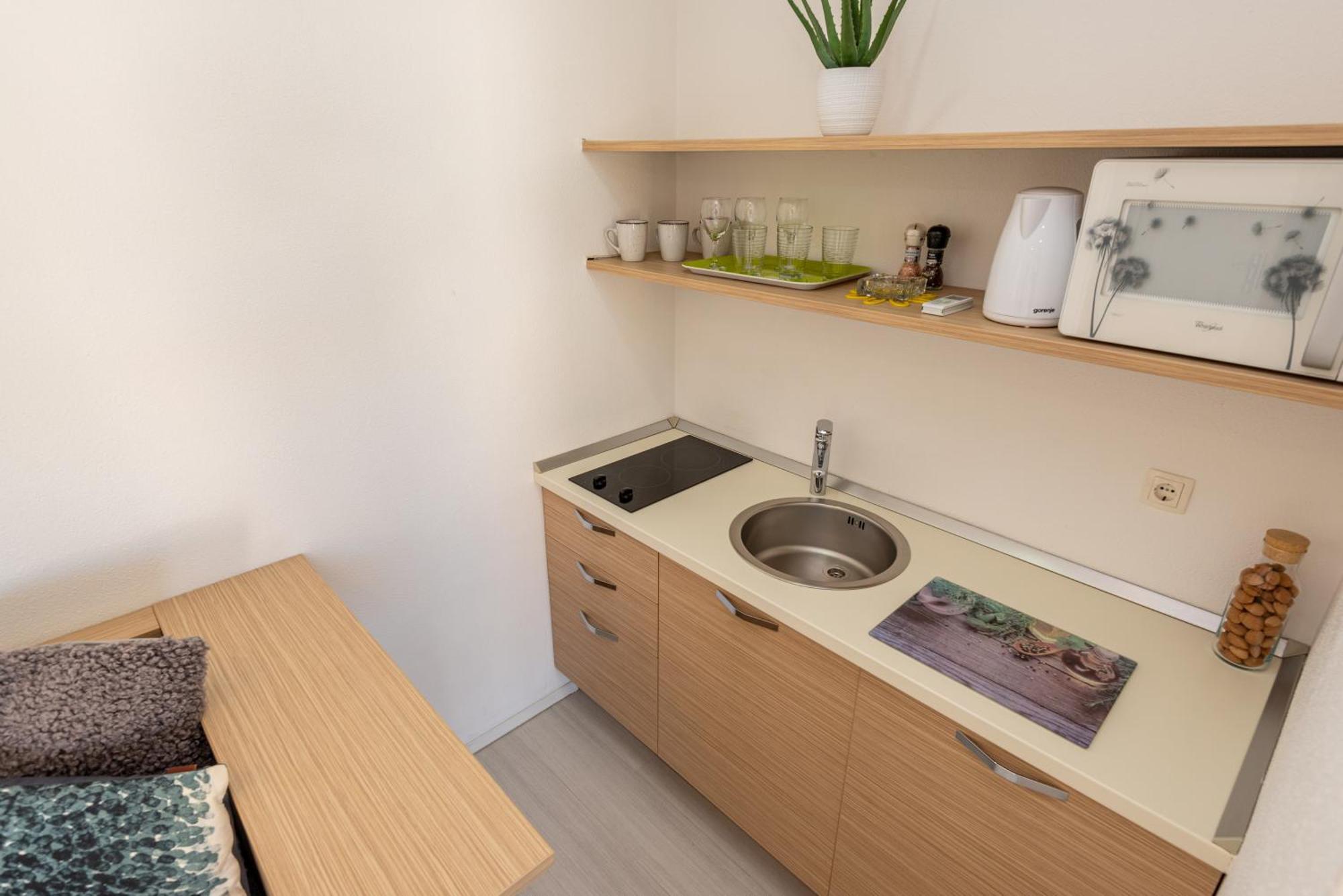 Apartments Holidays Roko Grebaštica Rom bilde