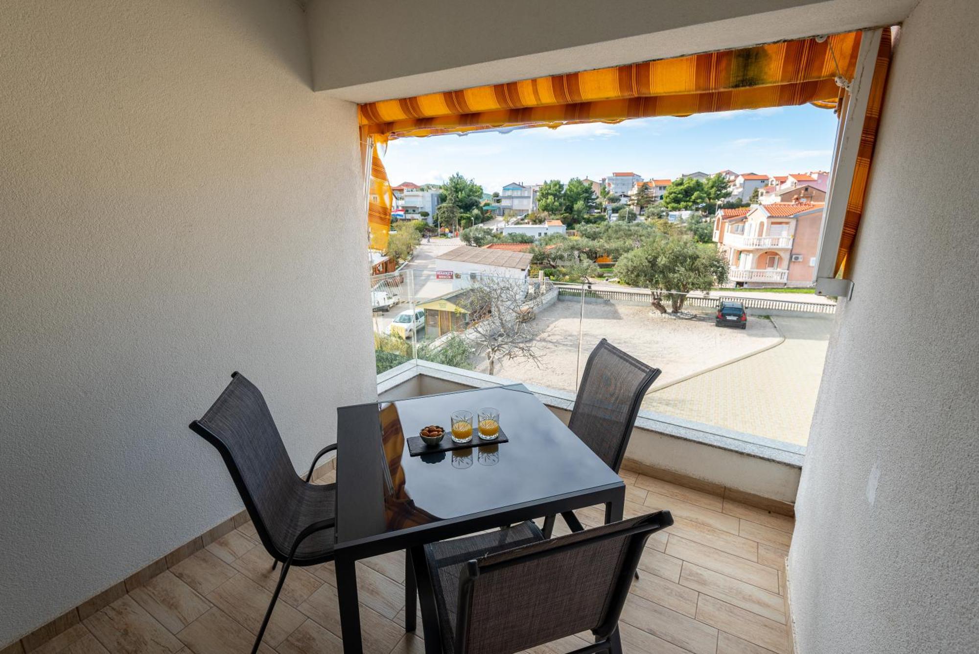 Apartments Holidays Roko Grebaštica Rom bilde
