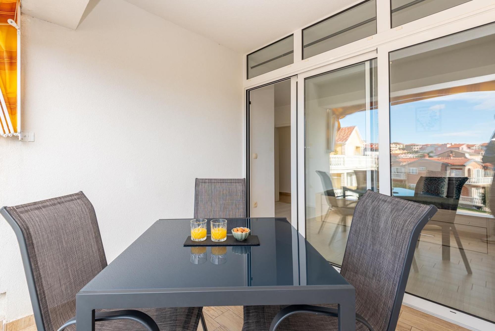 Apartments Holidays Roko Grebaštica Rom bilde