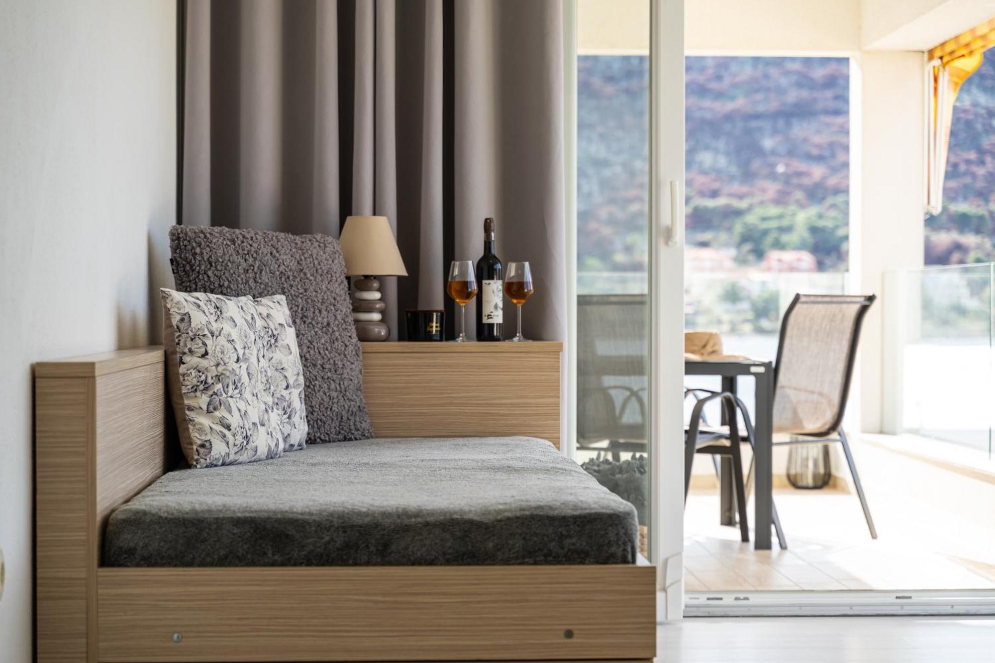 Apartments Holidays Roko Grebaštica Rom bilde