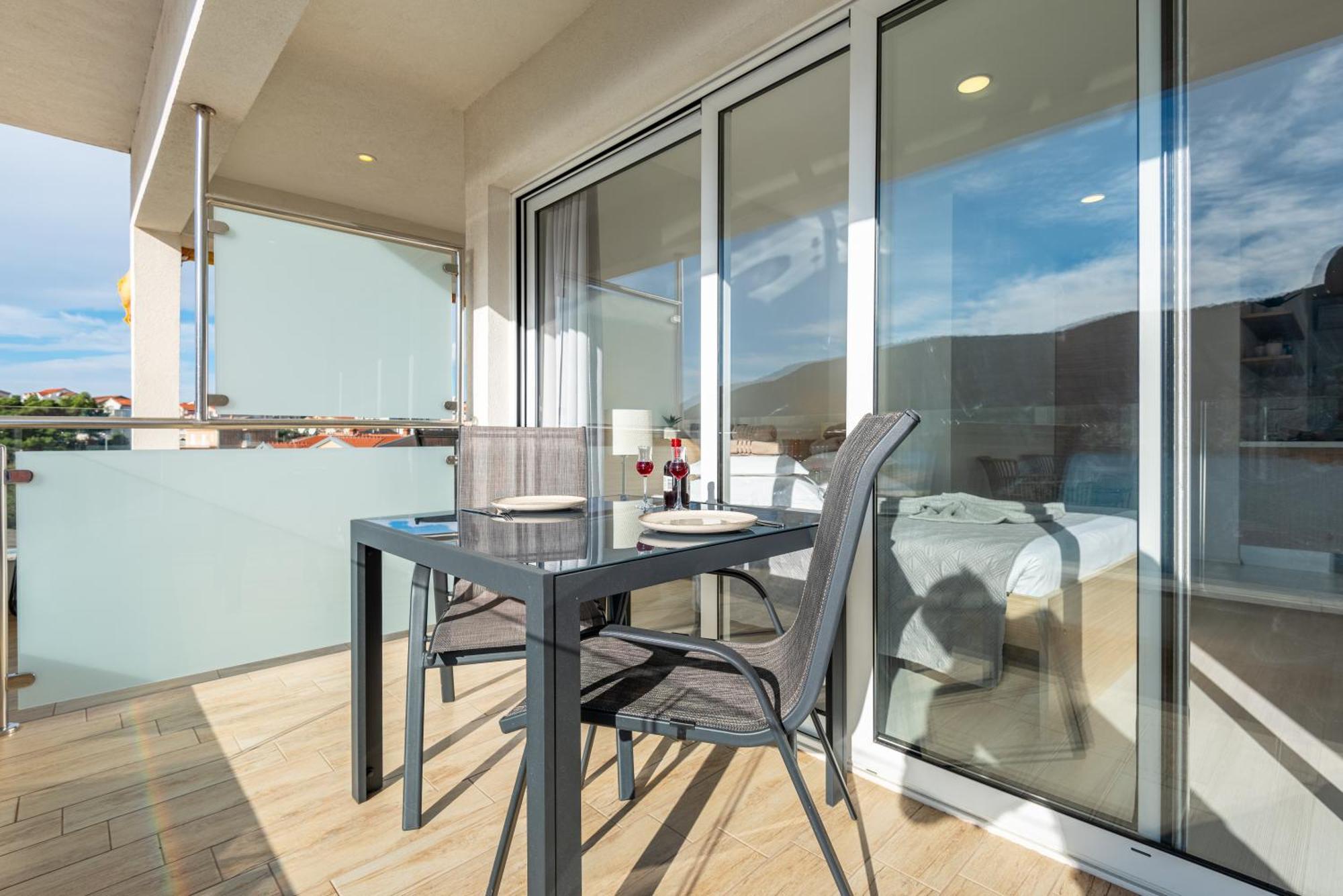 Apartments Holidays Roko Grebaštica Rom bilde