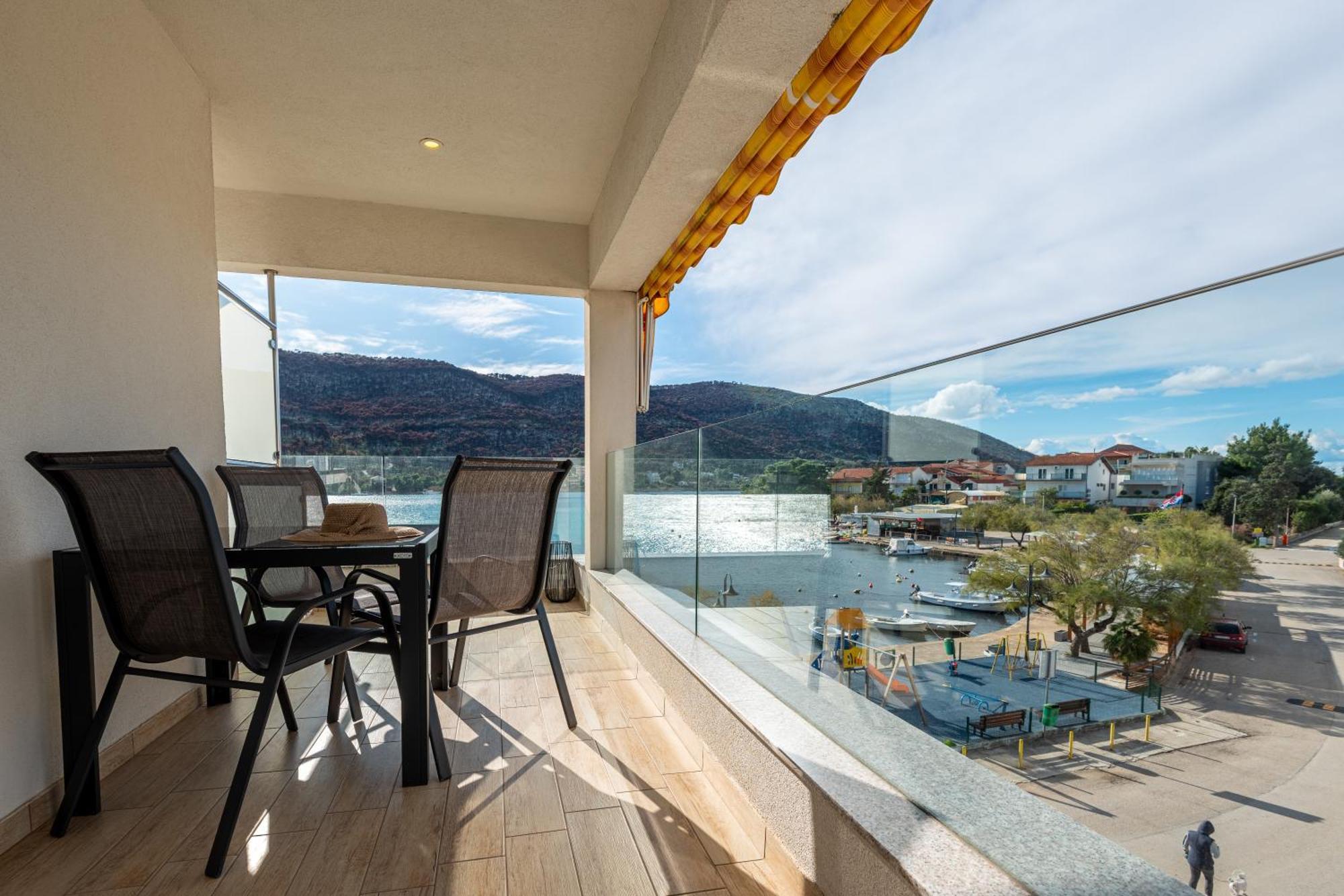 Apartments Holidays Roko Grebaštica Rom bilde
