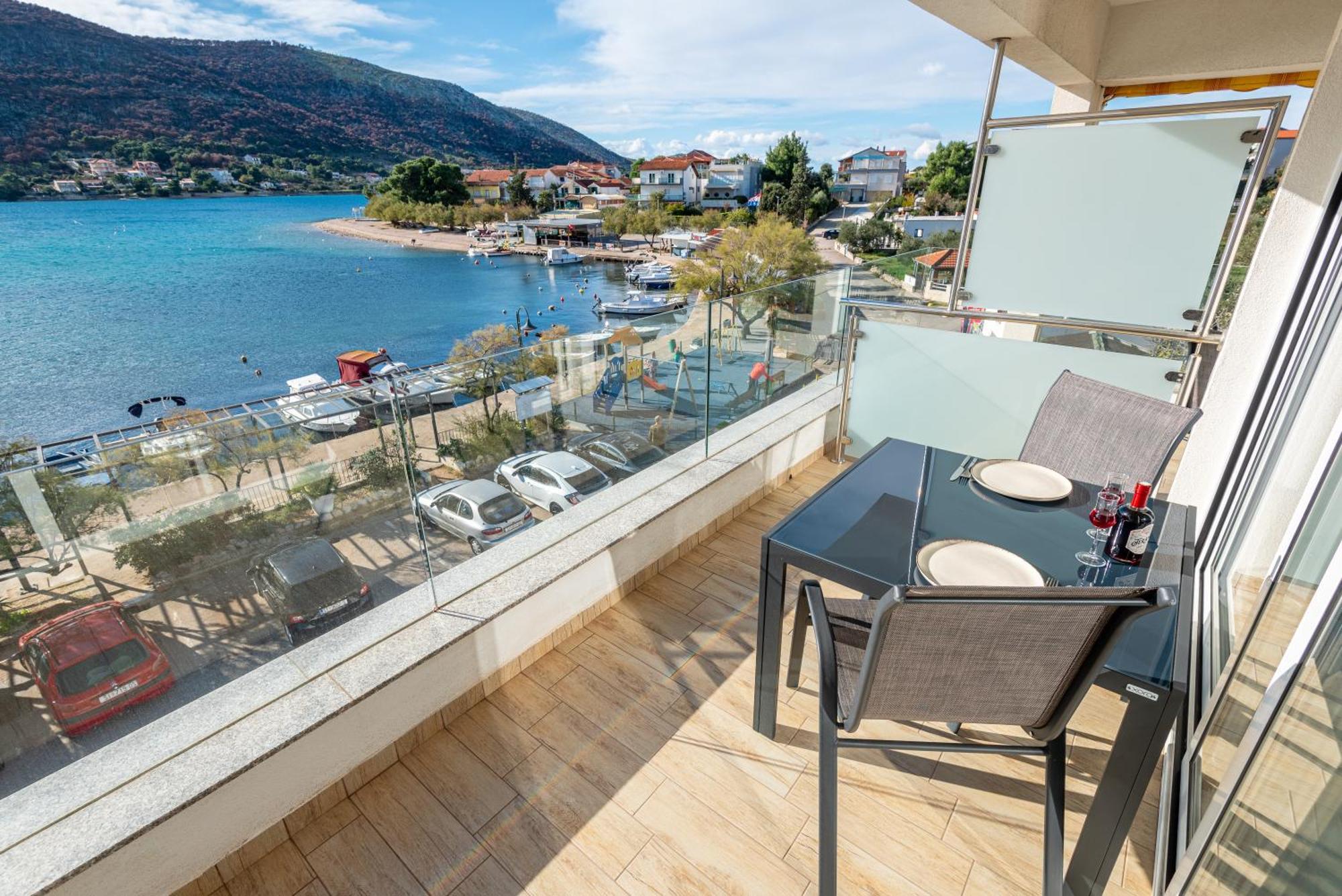 Apartments Holidays Roko Grebaštica Rom bilde