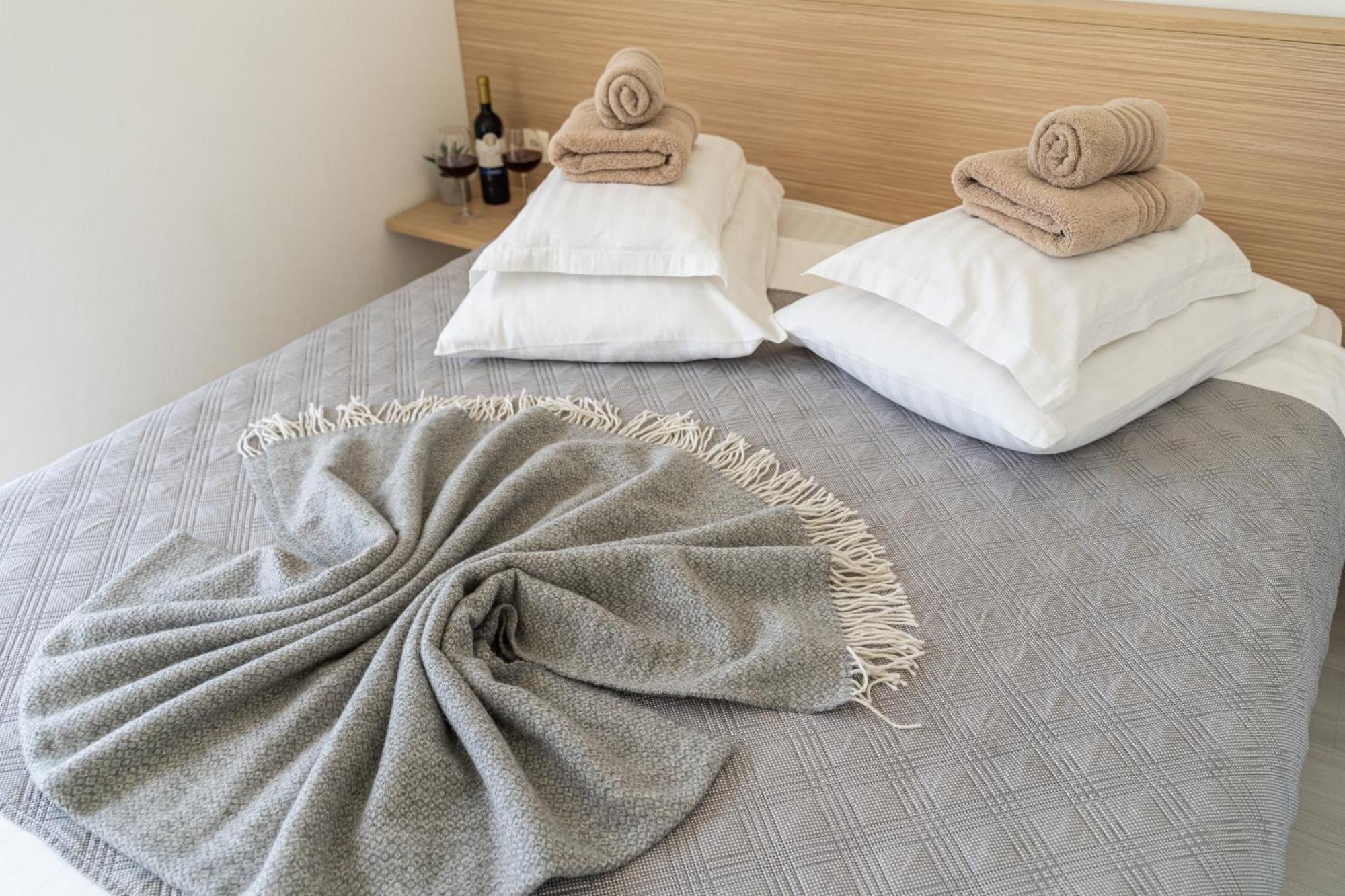 Apartments Holidays Roko Grebaštica Rom bilde